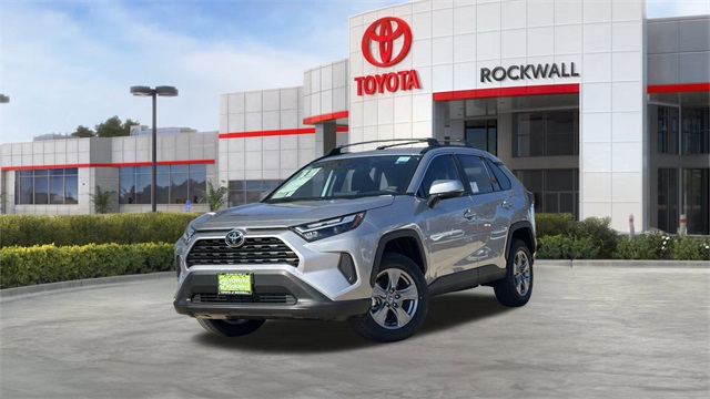 2025 Toyota RAV4 XLE's photo