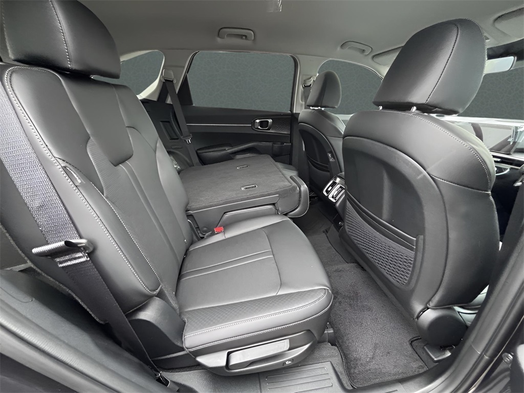2025 Kia Sorento S photo 18