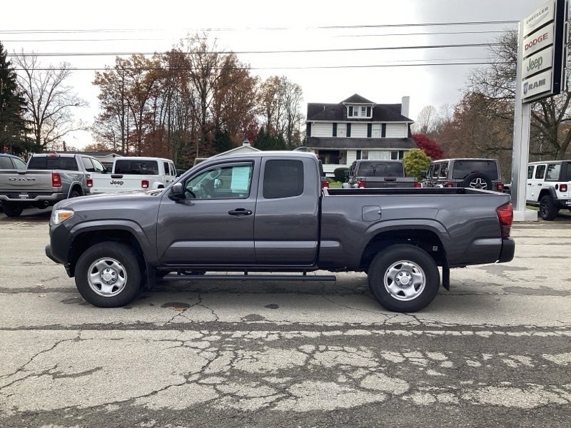 2022 Toyota Tacoma SR 4x4 Access Cab photo 4