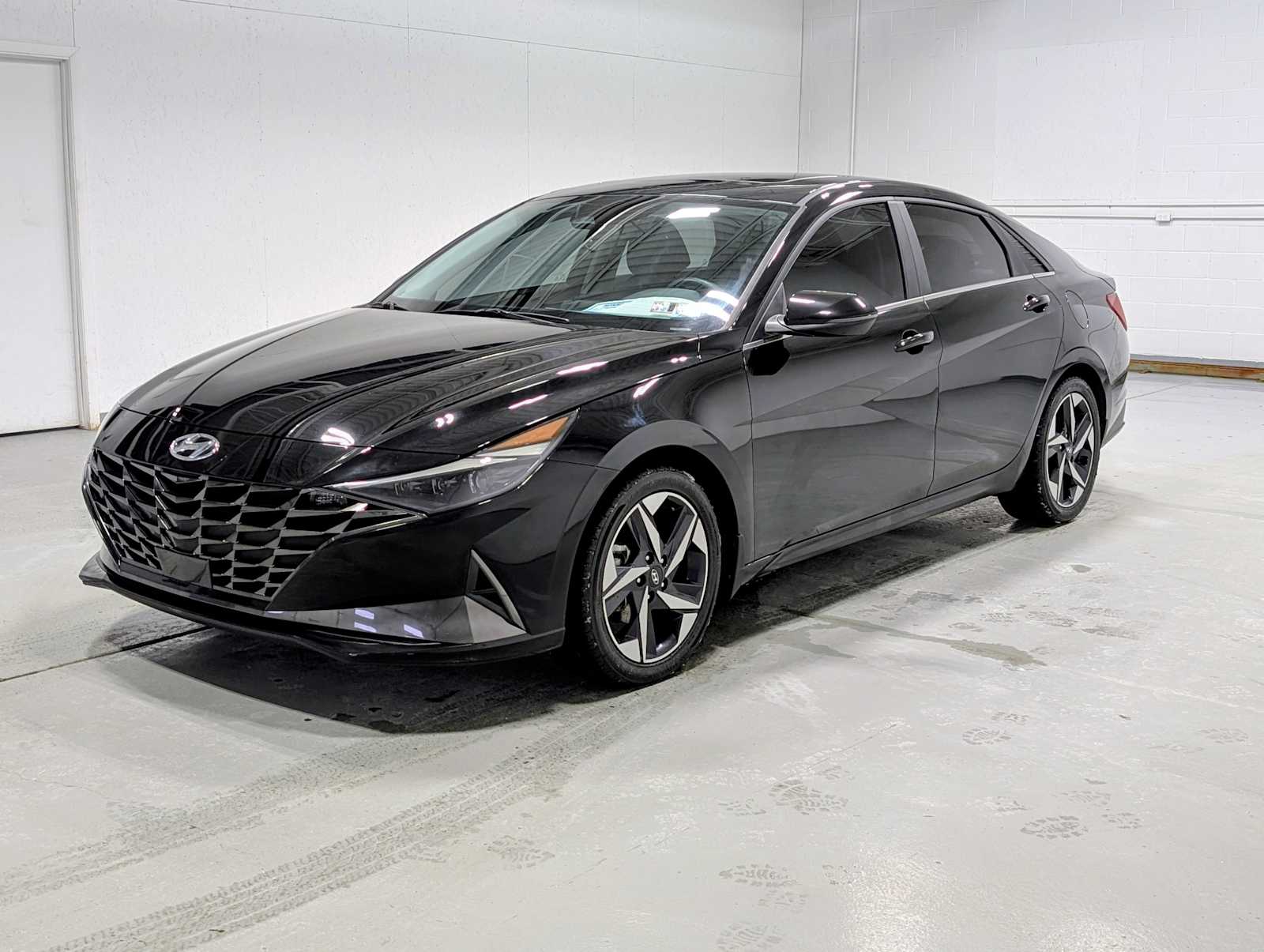 2023 Hyundai Elantra Limited's photo