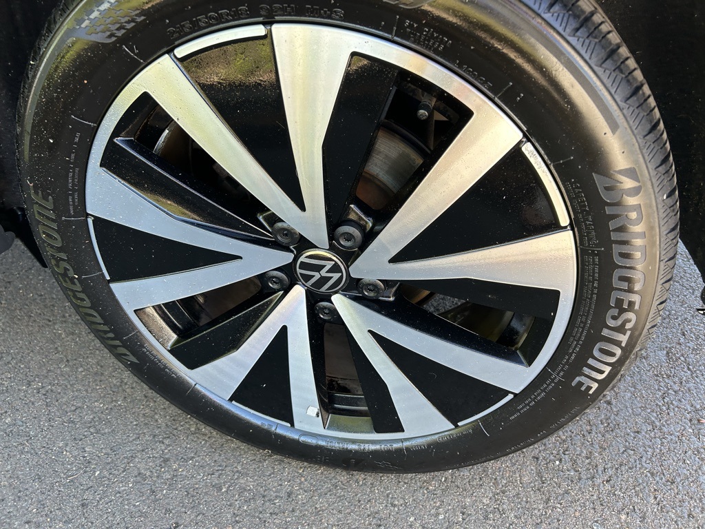 2023 Volkswagen Taos SE photo 8