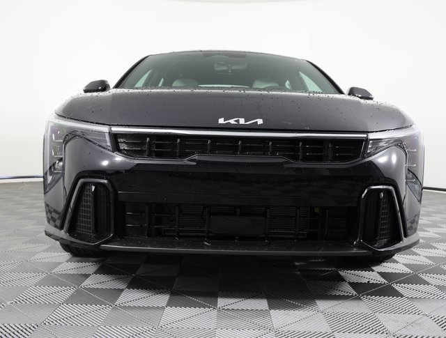 2025 Kia K4 GT-Line photo 2