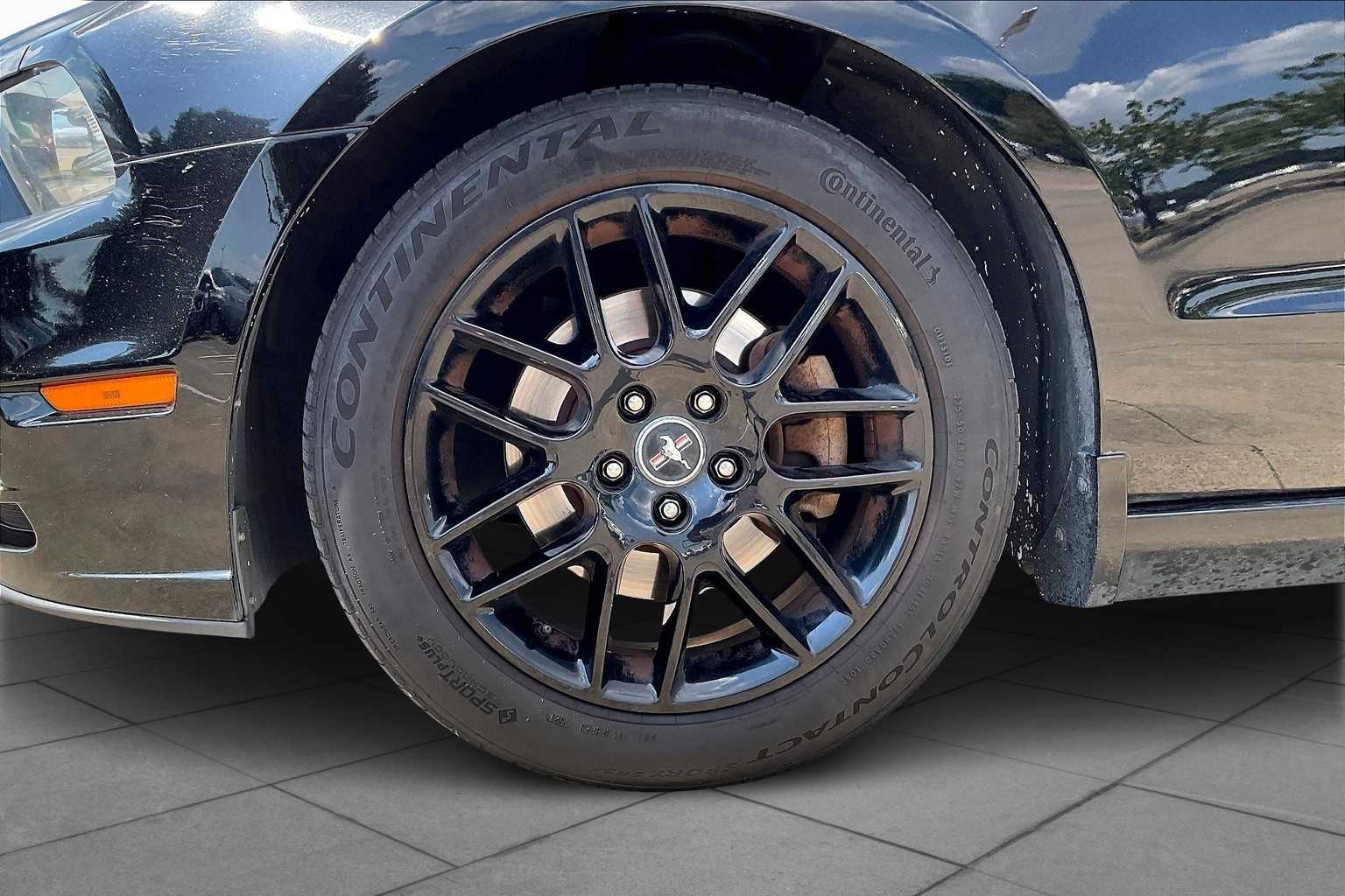 2014 Ford Mustang V6 photo 8