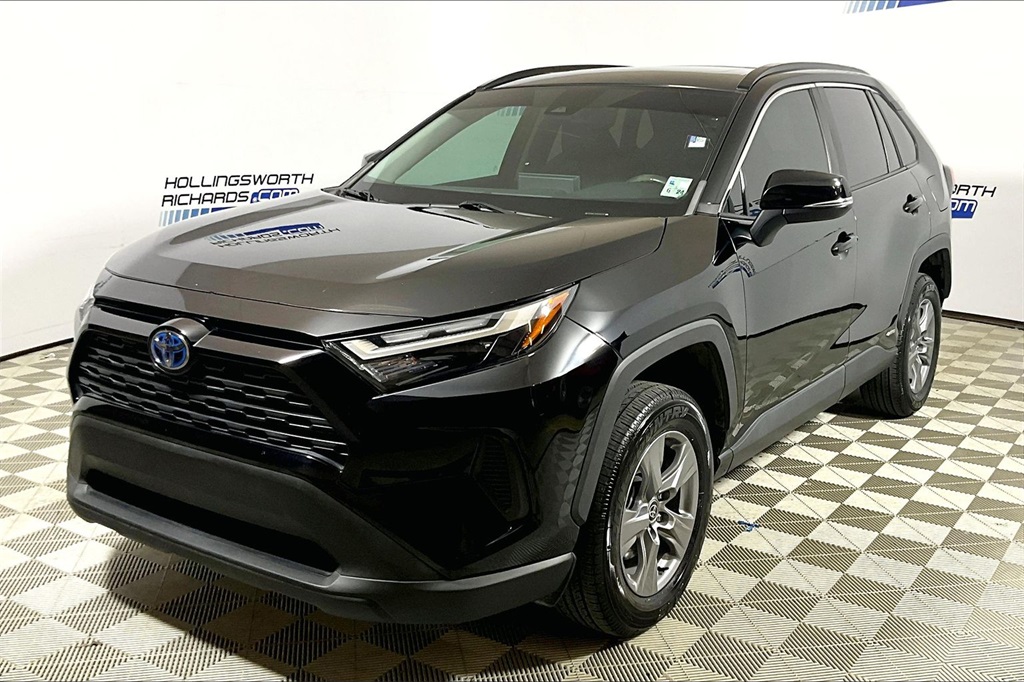 2022 Toyota RAV4 XLE's photo