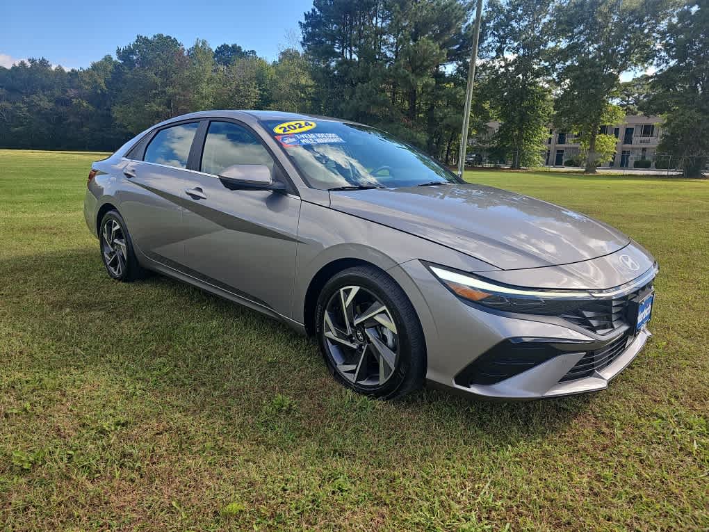 2024 Hyundai Elantra Limited photo 3