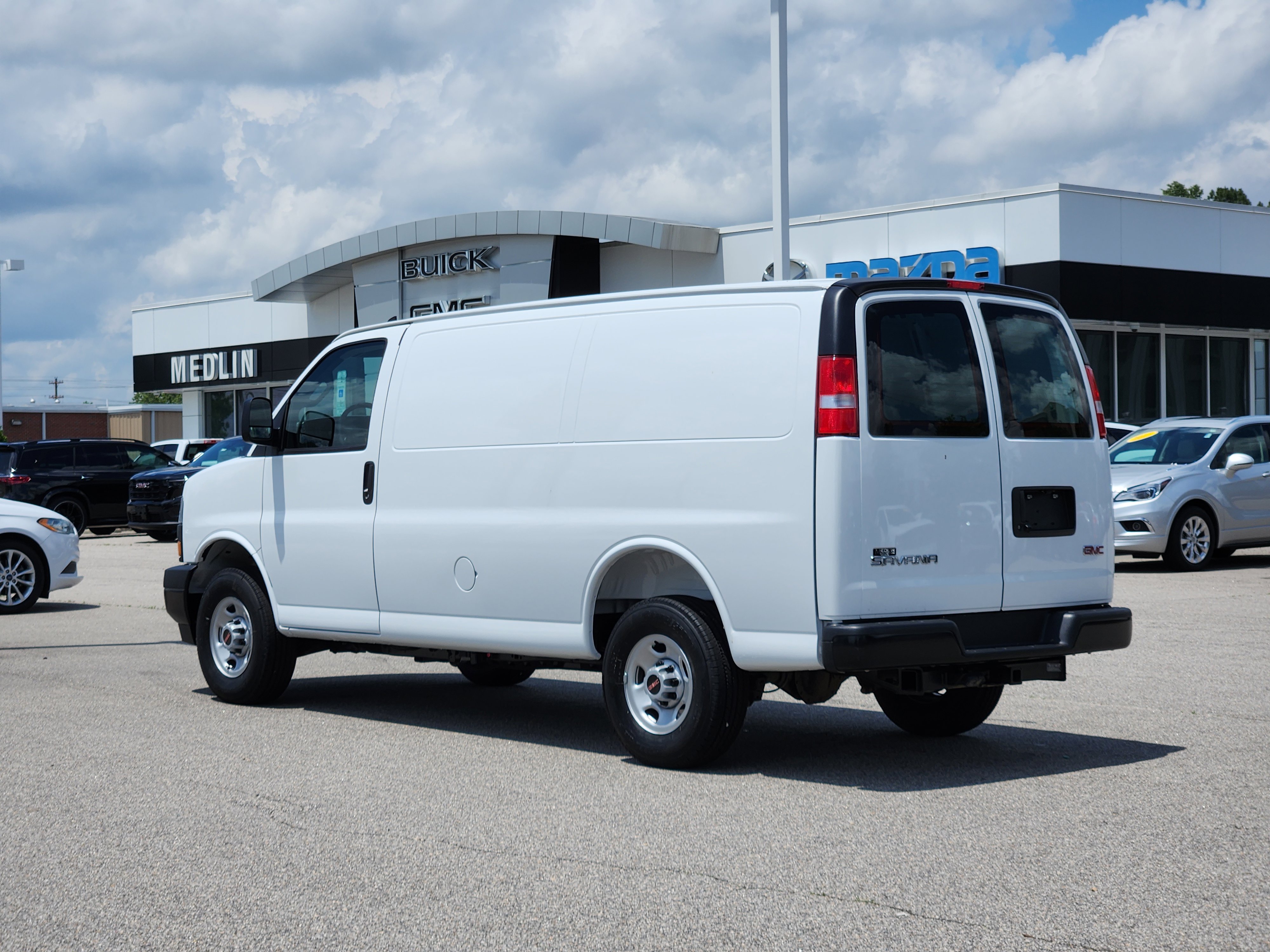 2025 Gmc Savana 2500 Cargo photo 2