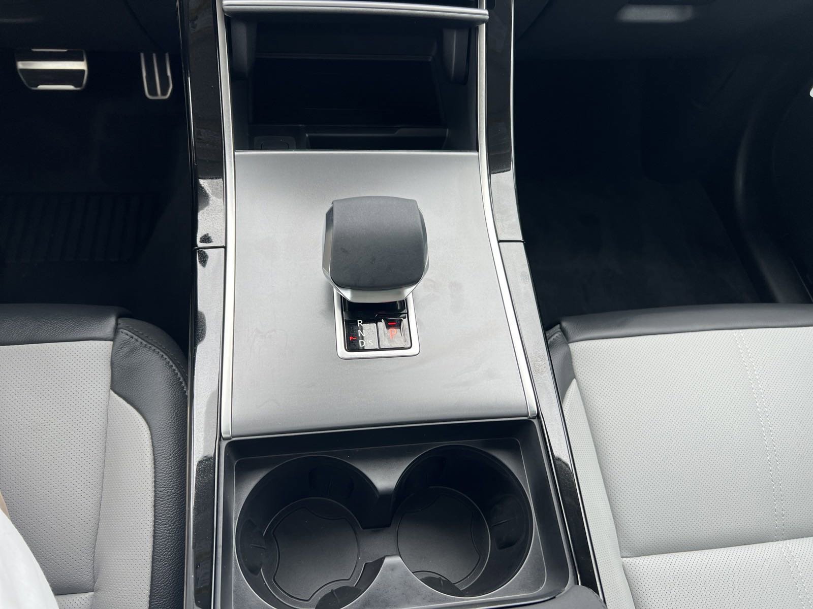 2025 Land Rover Range Rover Velar SE photo 14