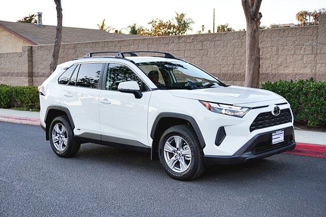 Used 2025 White Toyota LE image 5