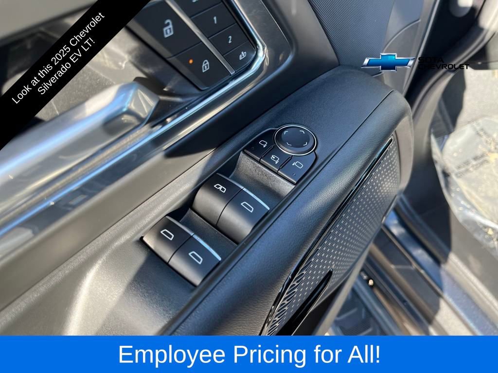 2025 Chevrolet Silverado EV LT photo 11