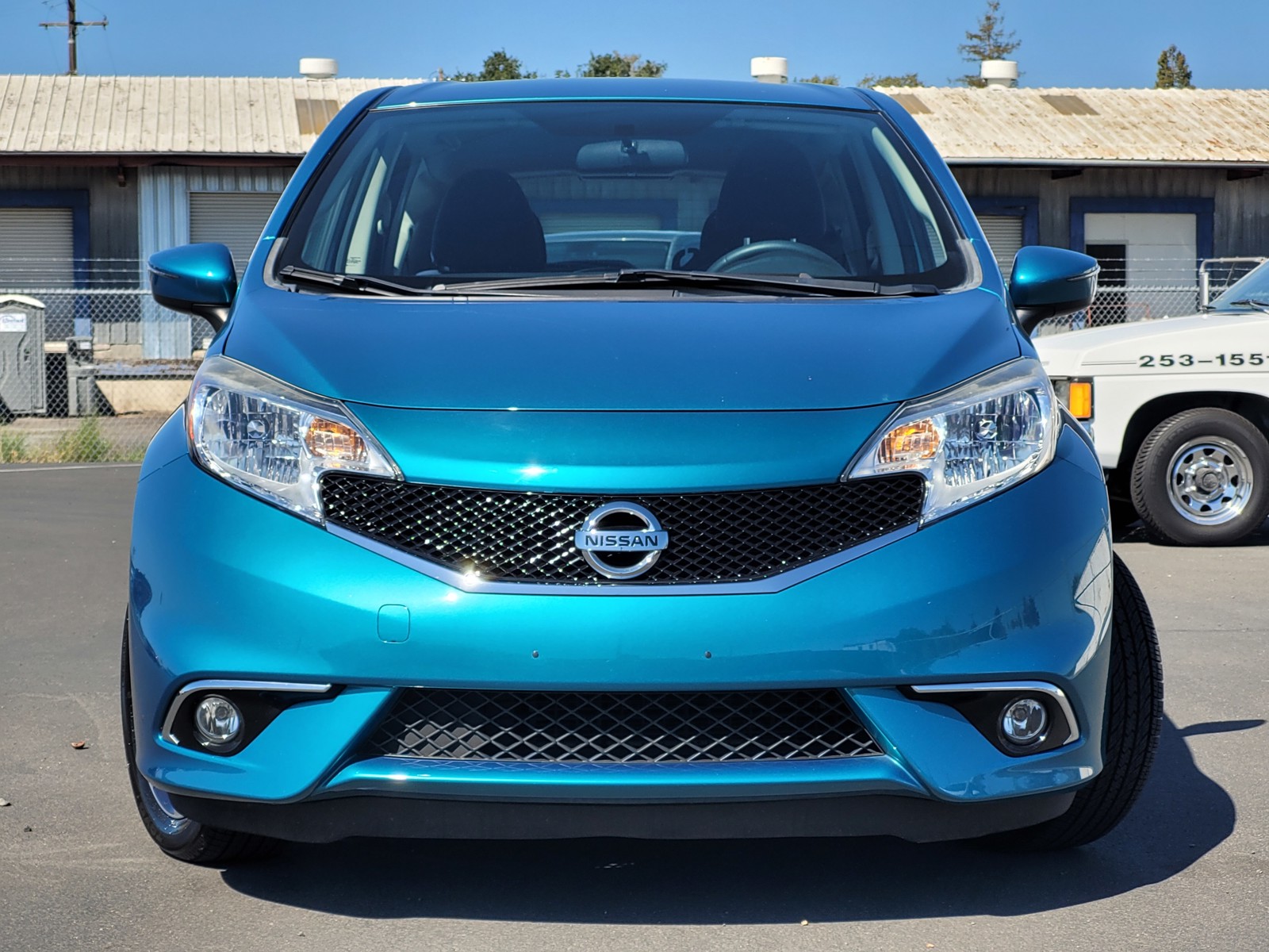 2015 Nissan Versa Note SR photo 2