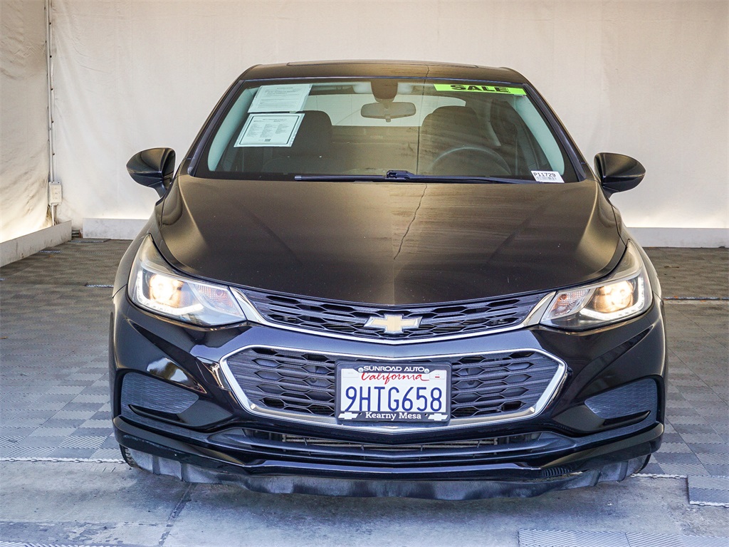 2017 Chevrolet Cruze LT photo 2