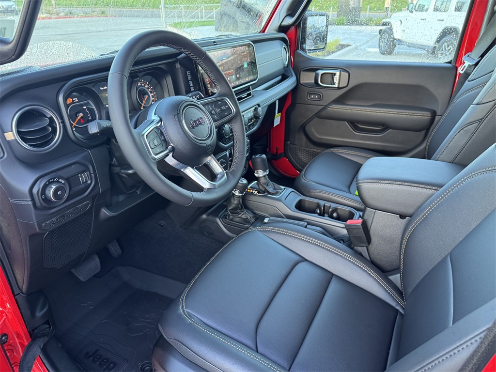 2025 Jeep Wrangler Sahara photo 12