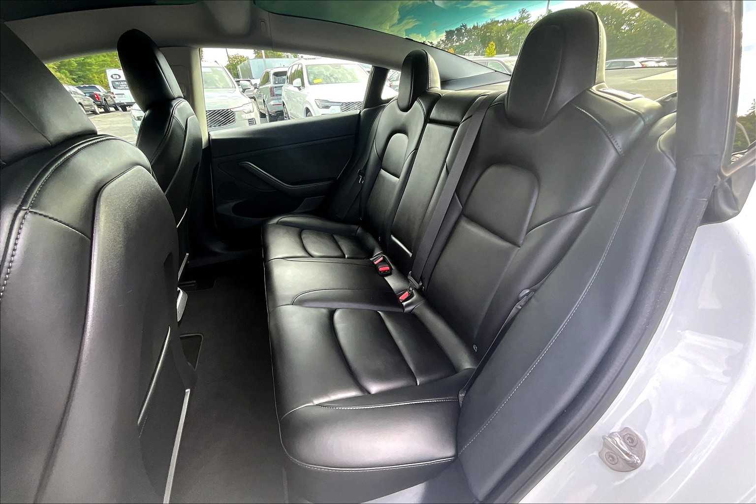 2022 Tesla Model 3 Long Range photo 17