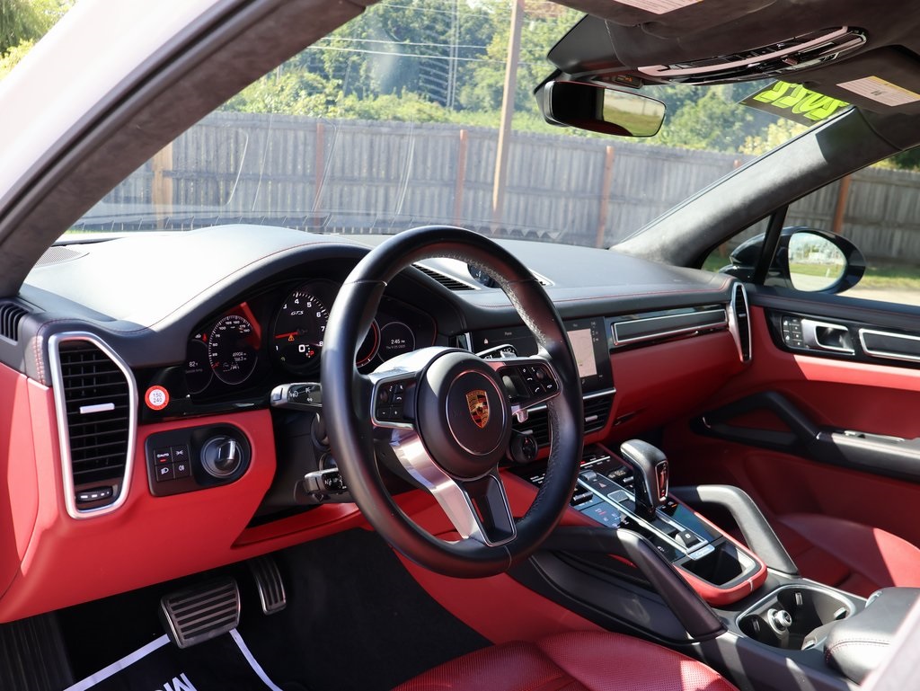 2022 Porsche Cayenne GTS photo 3