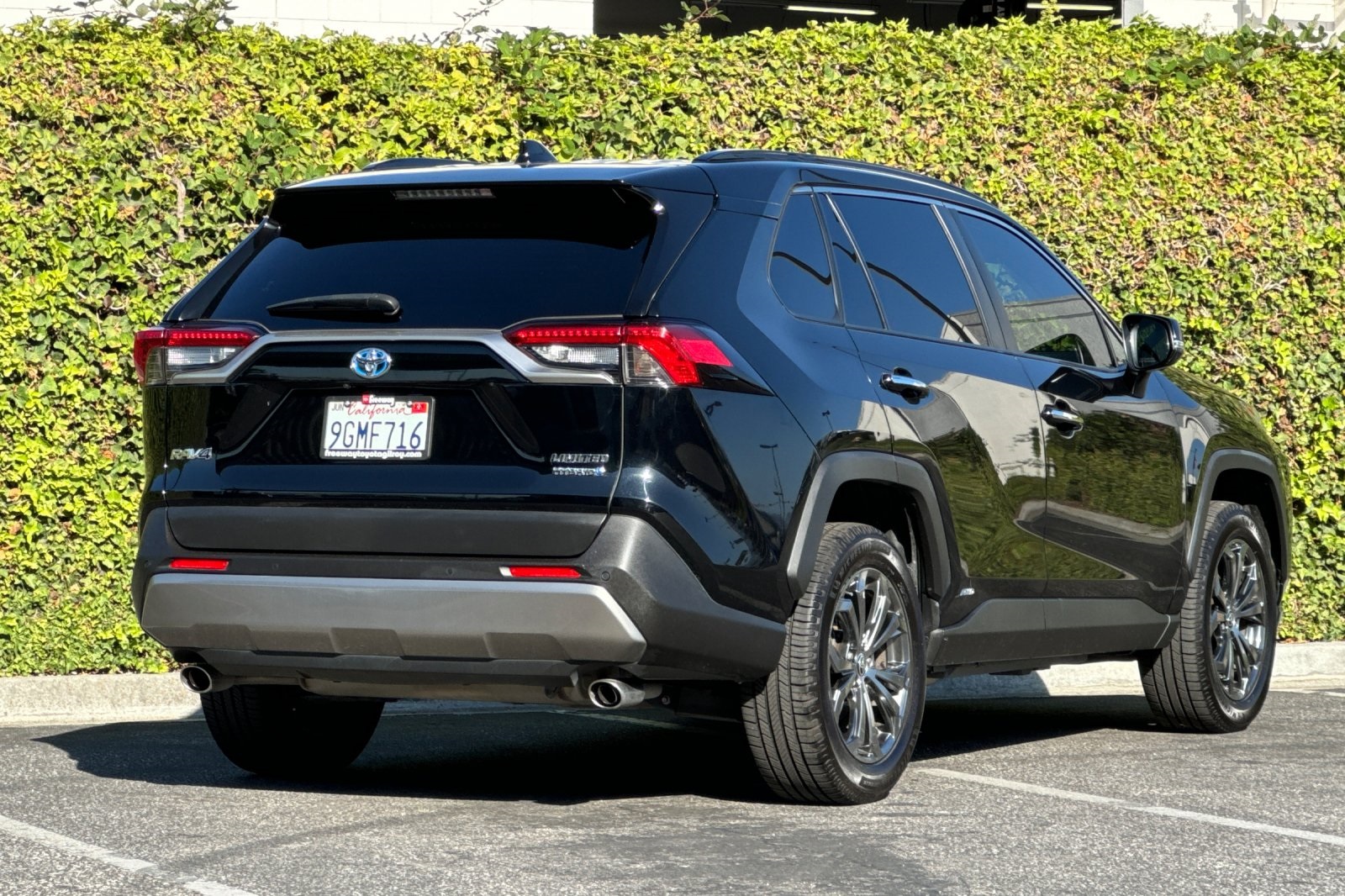 2023 Toyota RAV4 Hybrid Limited photo 2