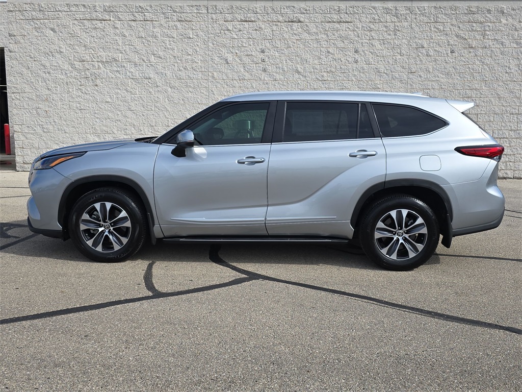 2023 Toyota Highlander XLE photo 9