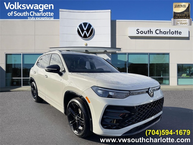 2026 Volkswagen Tiguan SE R-LINE BLACK's photo