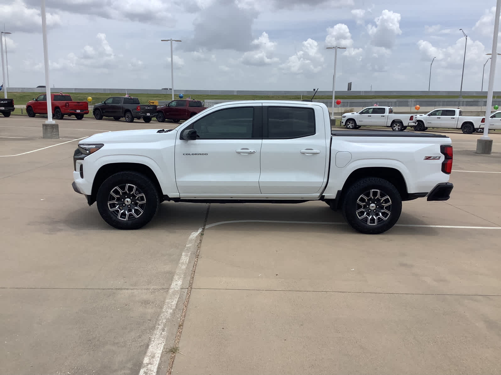 2024 Chevrolet Colorado Z71 photo 9