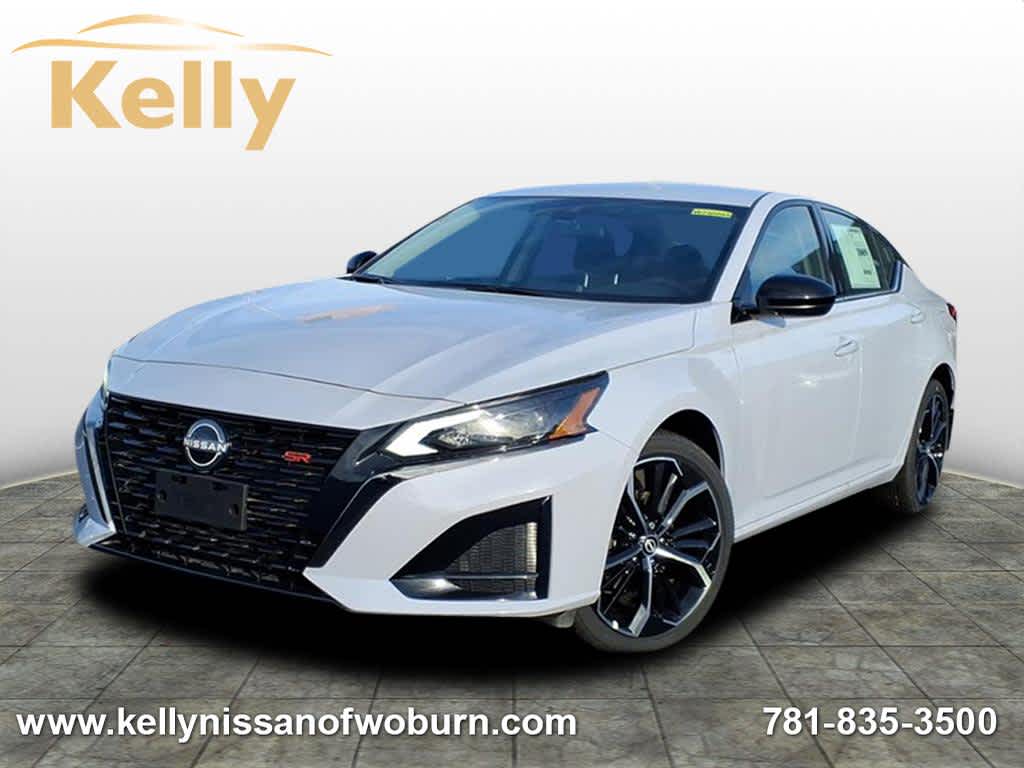 2025 Nissan Altima SR's photo