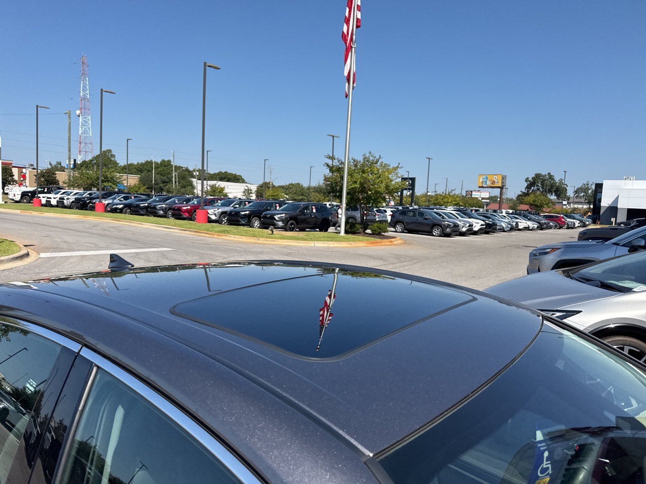 2022 Toyota Camry Hybrid XSE photo 5