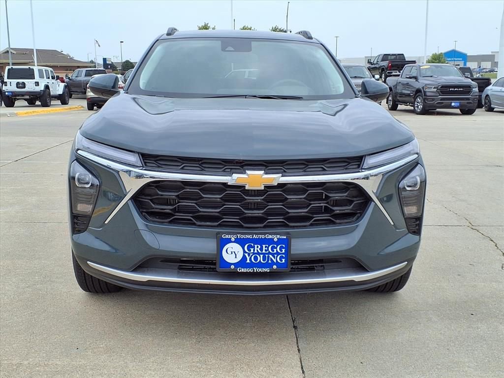 2025 Chevrolet Trax LT photo 3