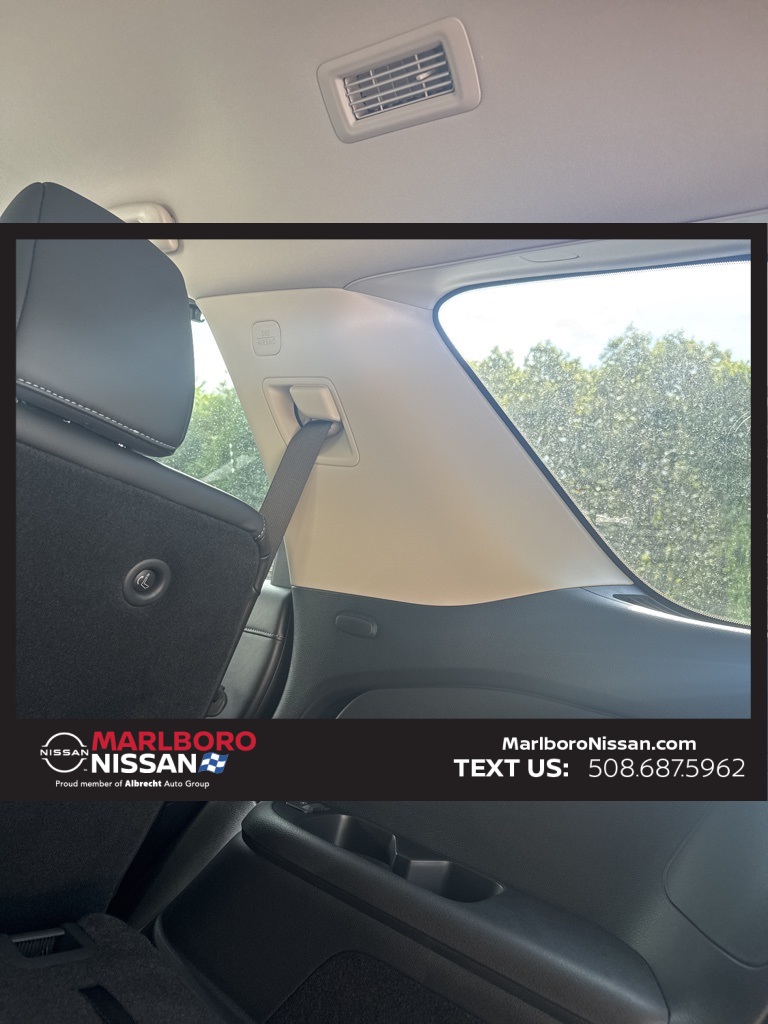 2025 Nissan Pathfinder SL photo 16