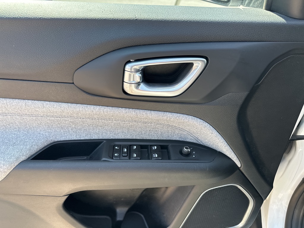 2023 Jeep Compass Latitude photo 10