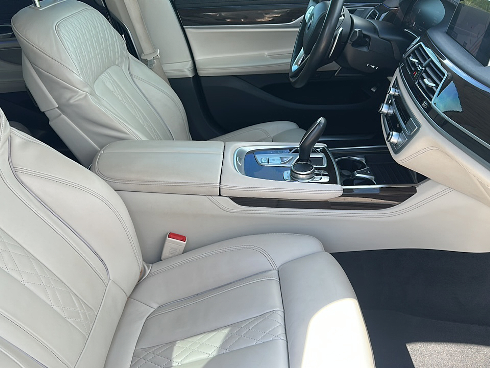 2022 Bmw 740i photo 11