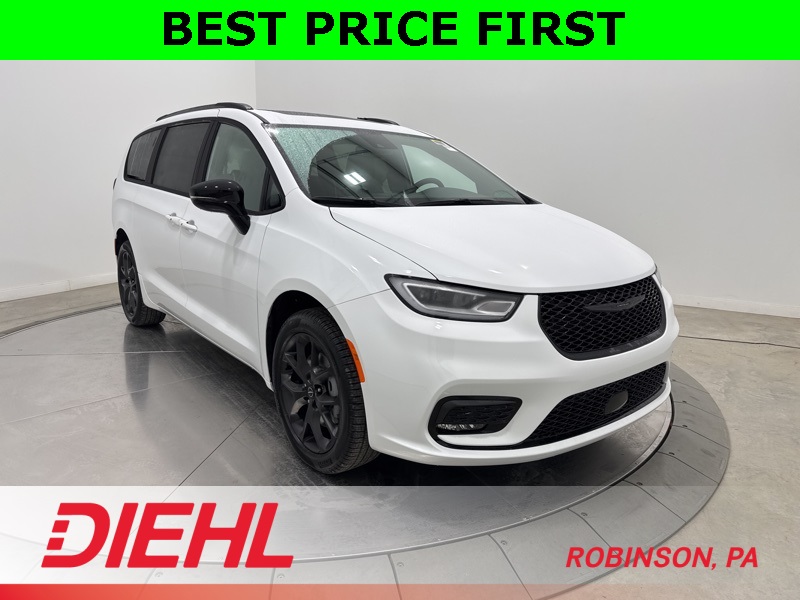 2026 Chrysler Pacifica Limited's photo
