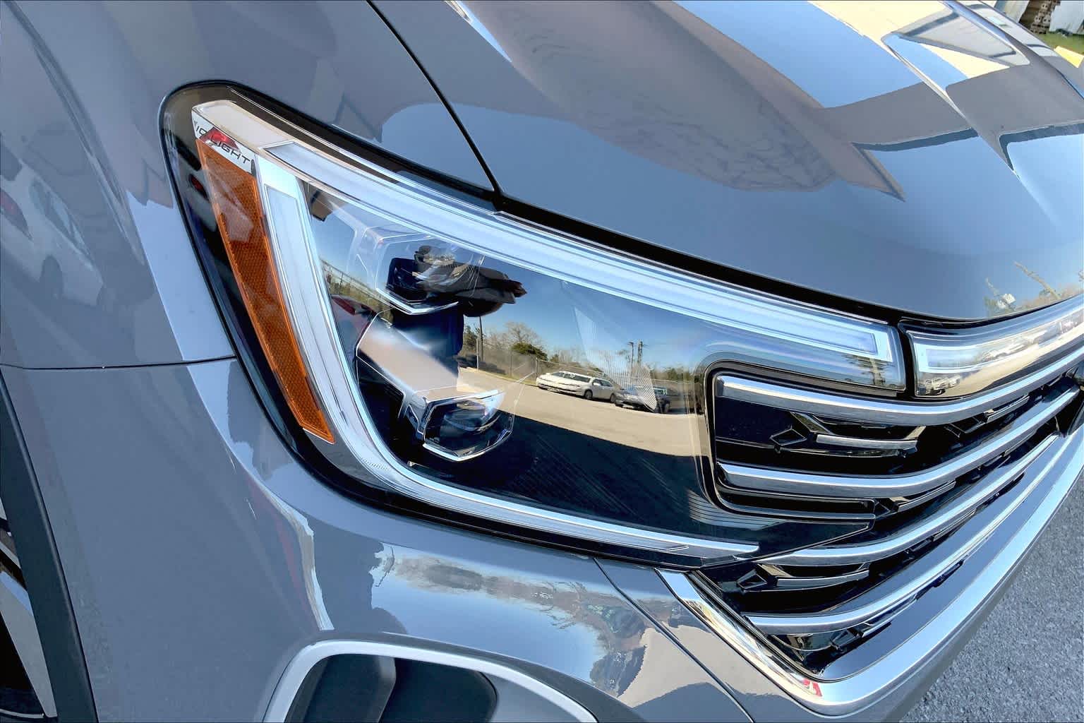 2025 Volkswagen Atlas SEL photo 13