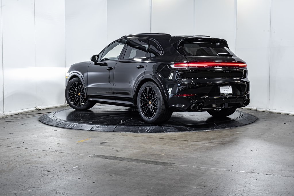 2025 Porsche Cayenne S photo 3
