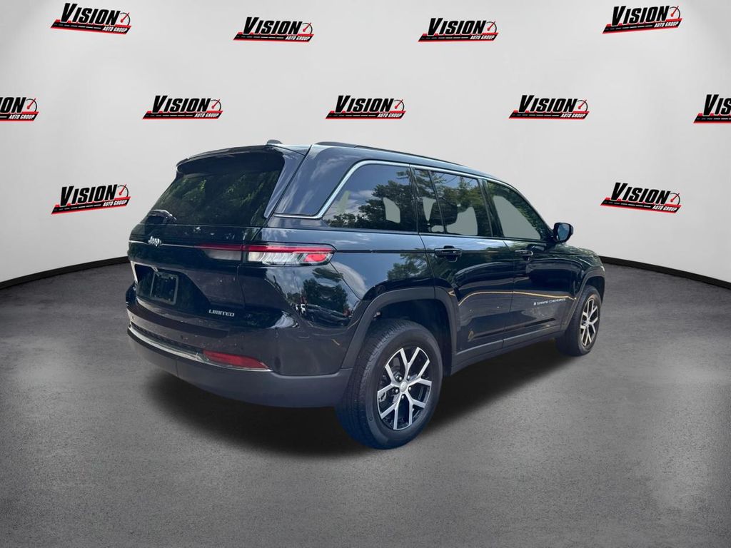 2024 Jeep Grand Cherokee Limited photo 4