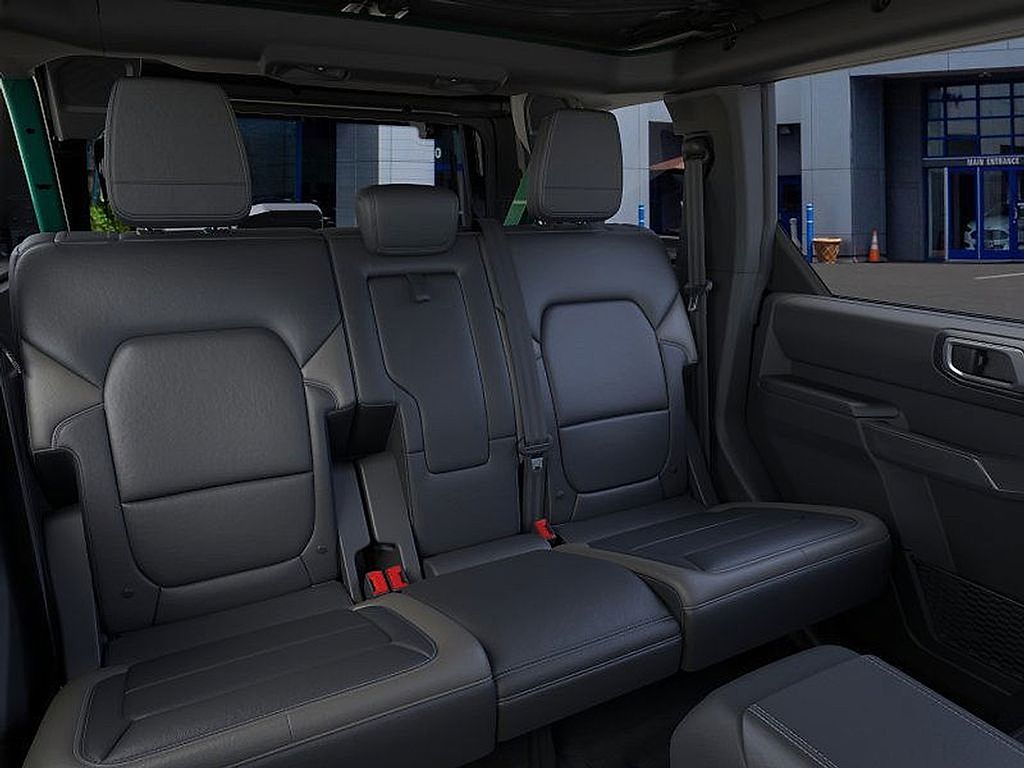 2025 Ford Bronco Outer Banks photo 9