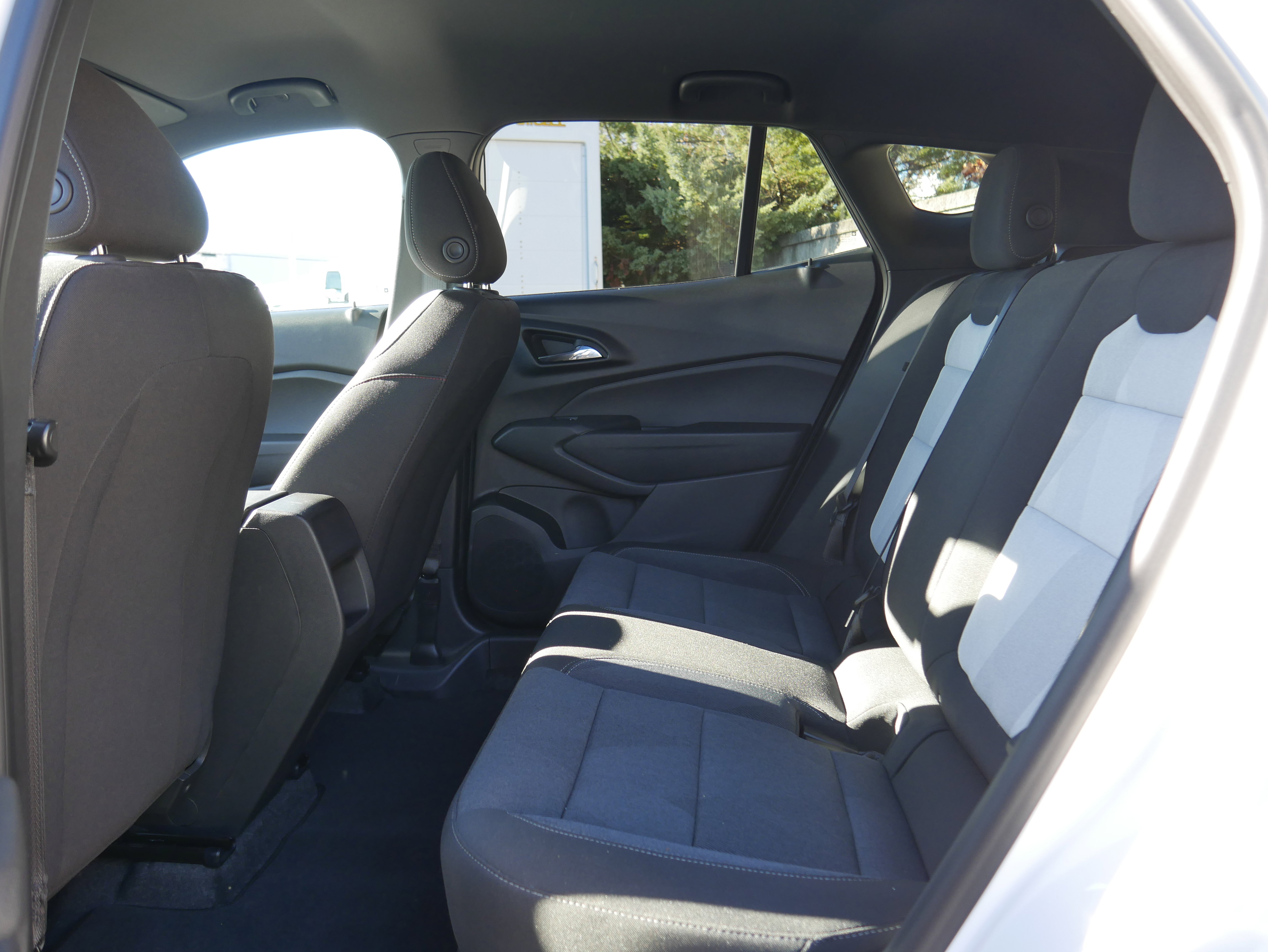 2024 Chevrolet Trax photo 2