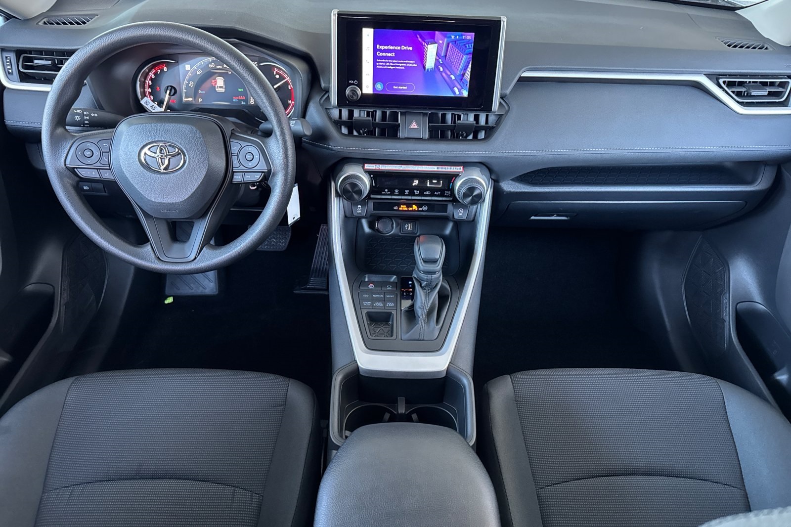 2025 Toyota RAV4 LE photo 4