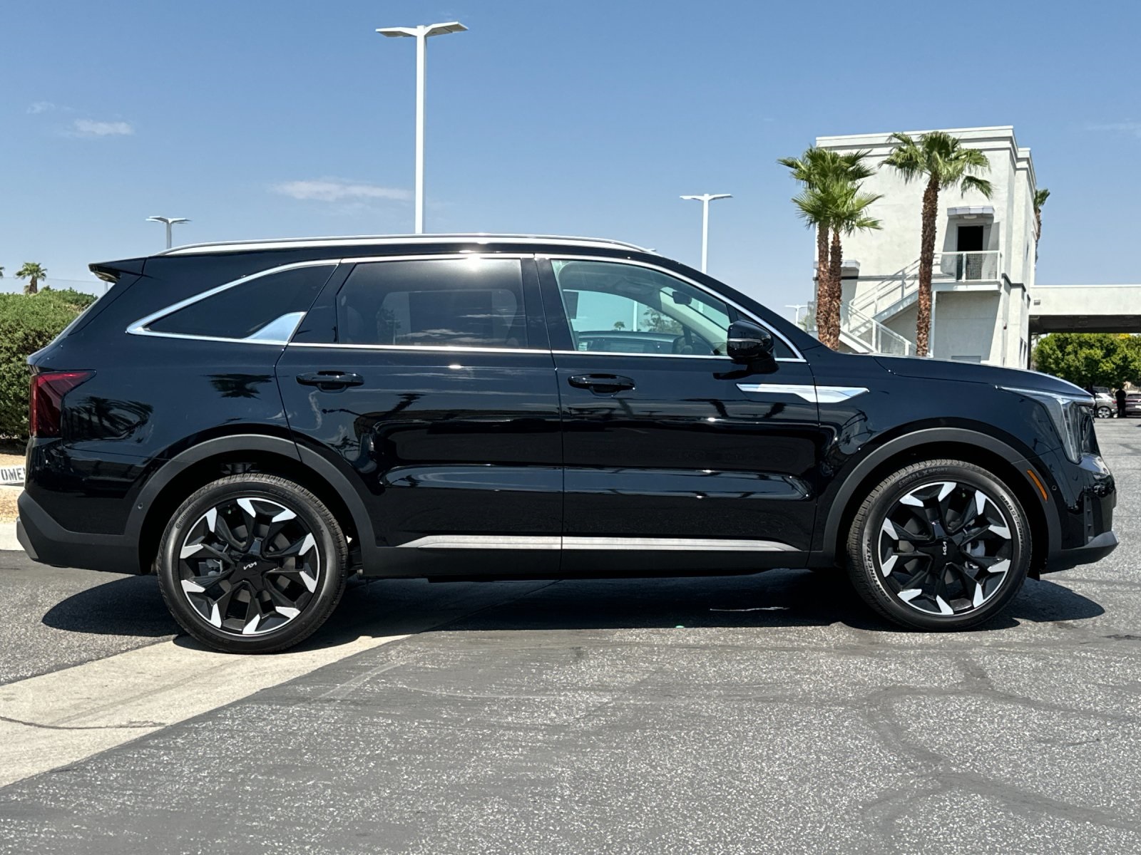 2025 Kia Sorento SX photo 2