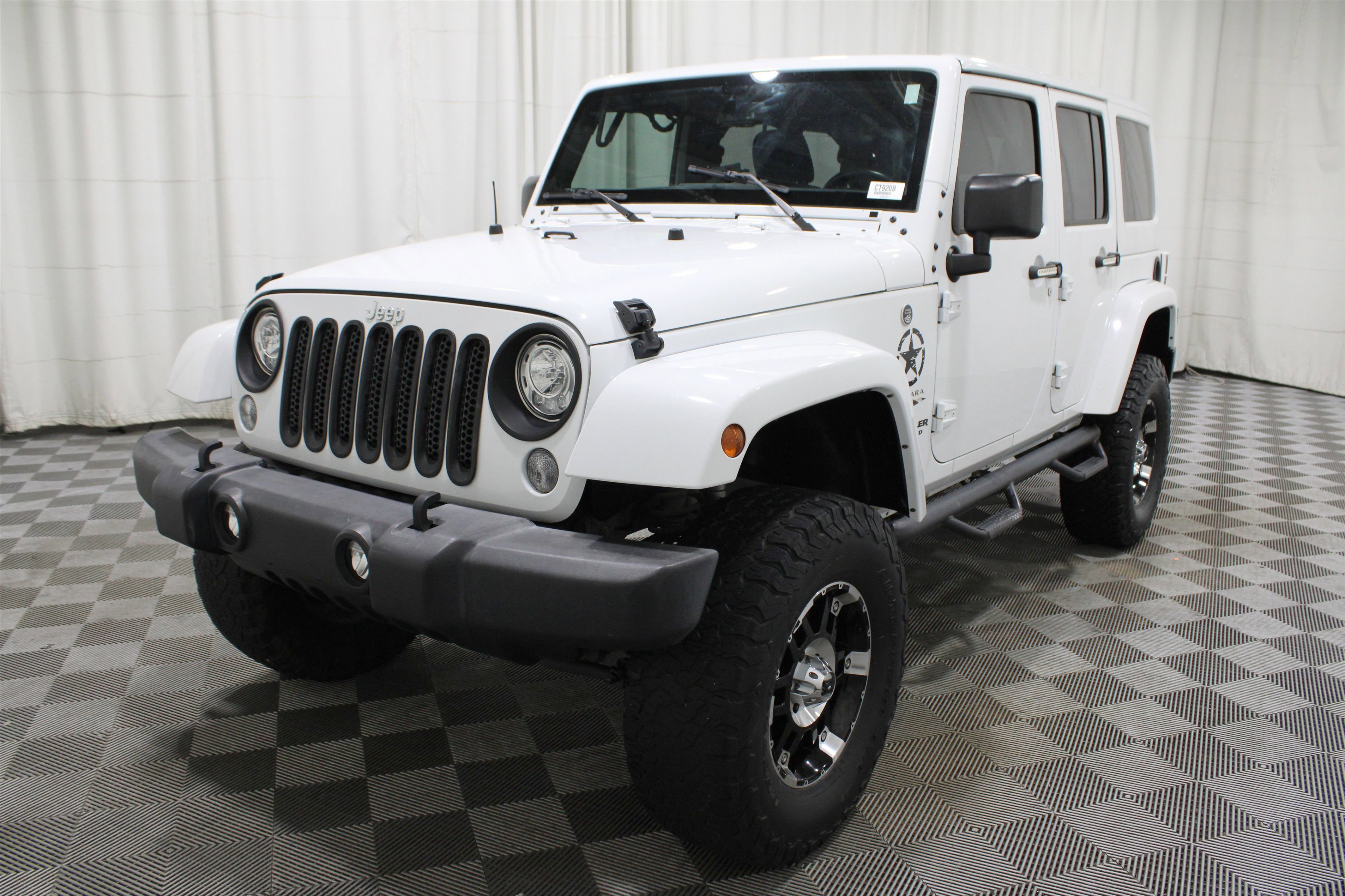 2017 Jeep Wrangler Unlimited Sahara photo 16