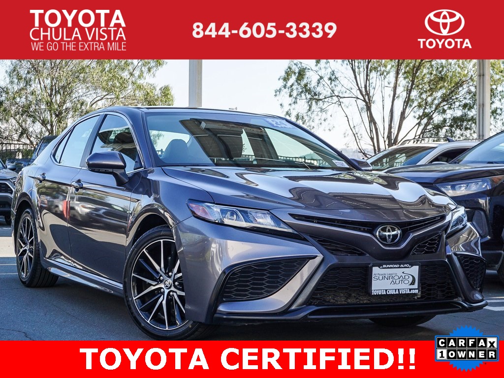 2024 Toyota Camry SE's photo