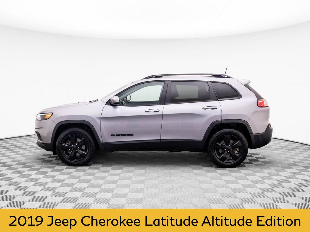 Used 2019 Jeep Cherokee Altitude with VIN 1C4PJMLB8KD320341 for sale in Barrington, IL