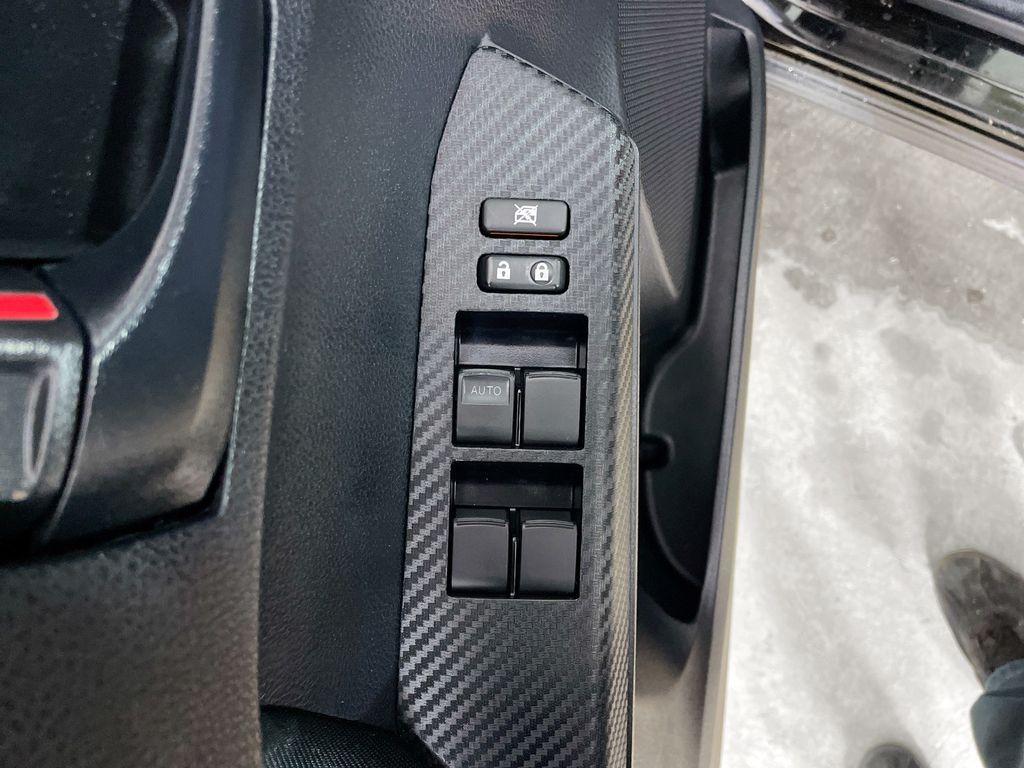 2013 Toyota RAV4 XLE photo 15