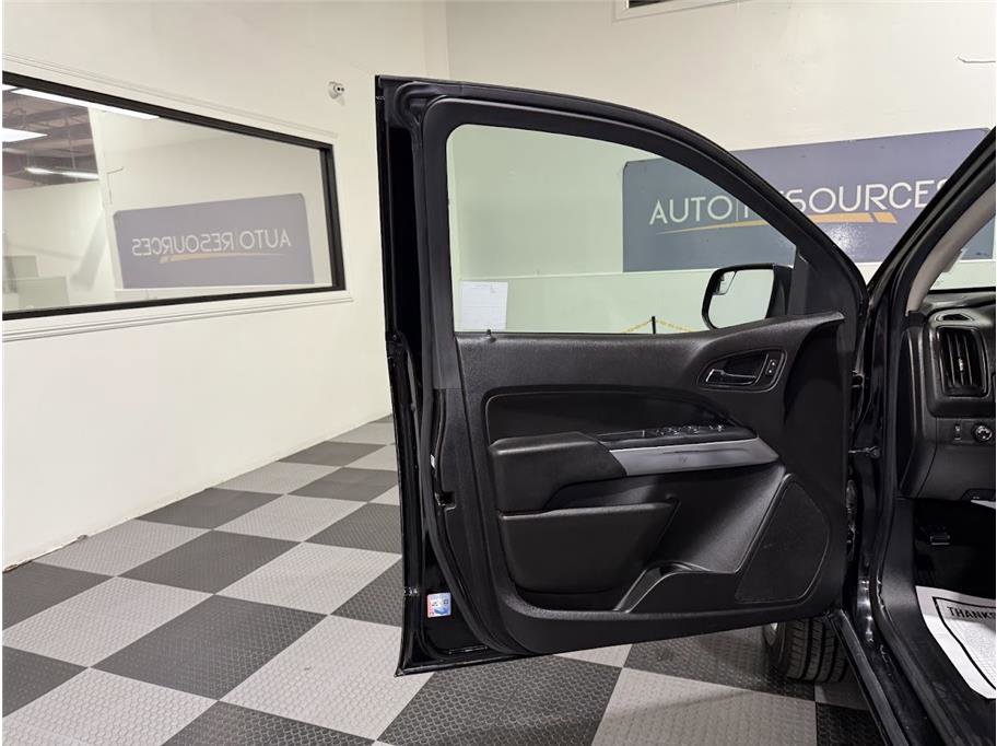 2018 Chevrolet Colorado LT photo 13