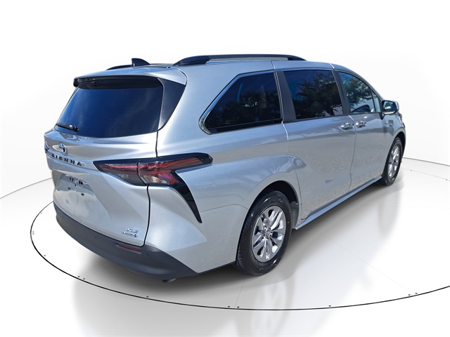 2024 Toyota Sienna XLE photo 4