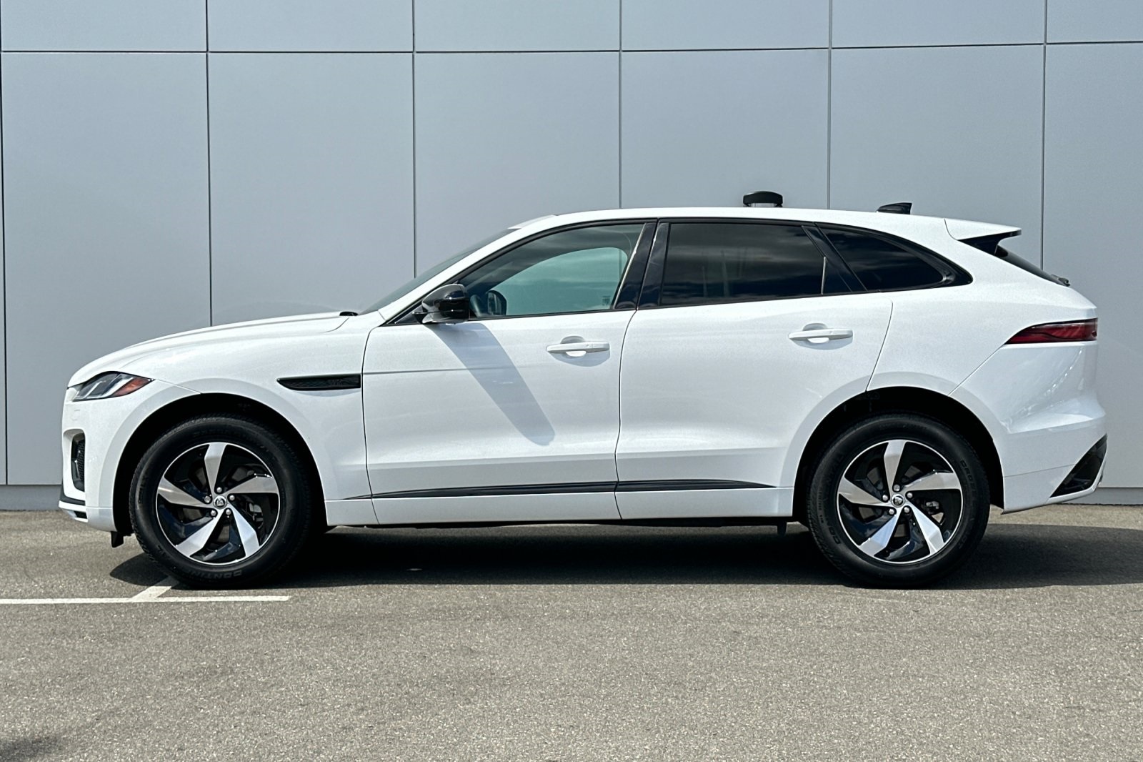 2025 Jaguar F-PACE P250 R-Dynamic S photo 3
