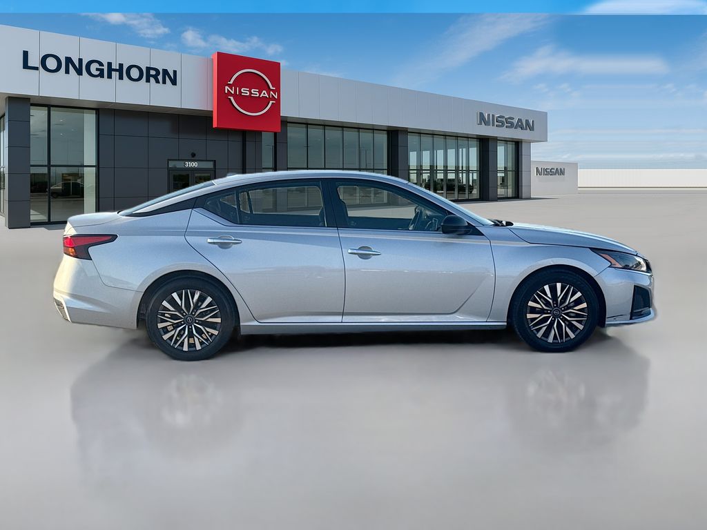 2024 Nissan Altima 2.5 SV photo 3