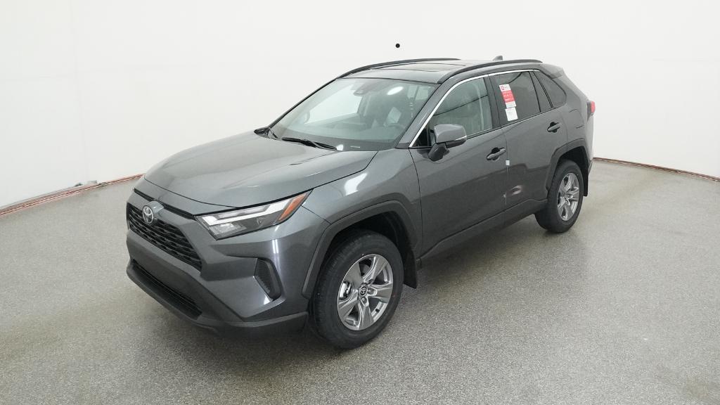 2025 Toyota RAV4 XLE's photo