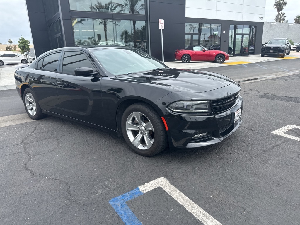 2017 Dodge Charger SXT photo 2