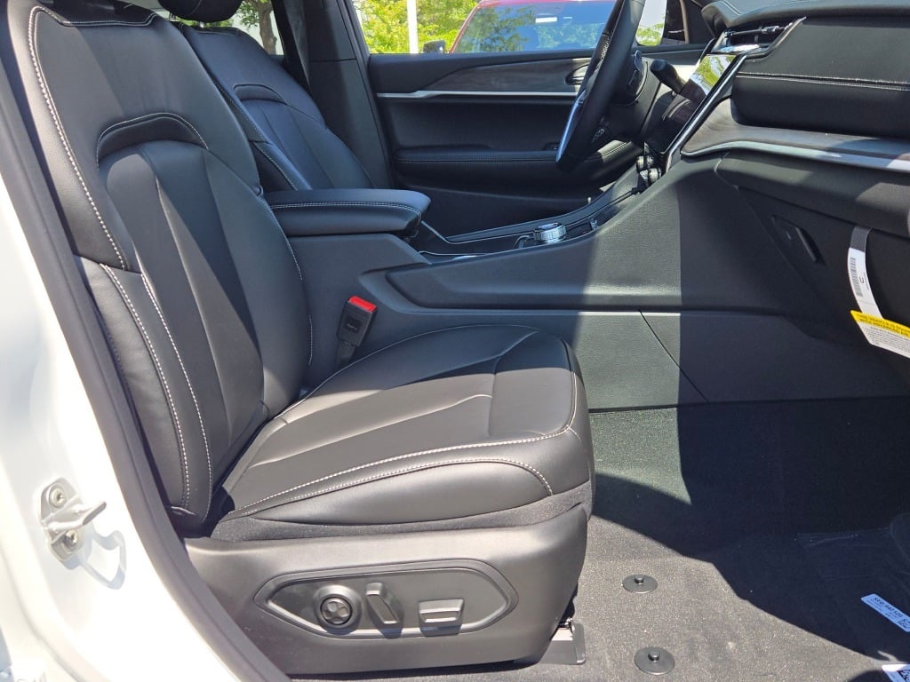 2025 Jeep Grand Cherokee Limited photo 7