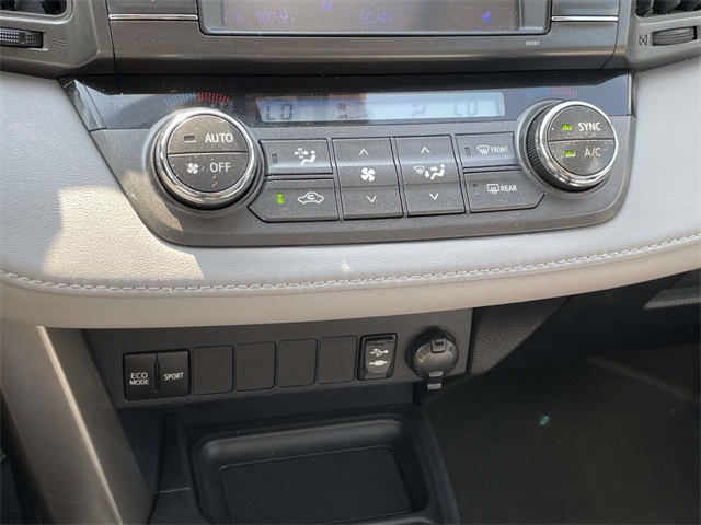 2013 Toyota RAV4 XLE photo 18