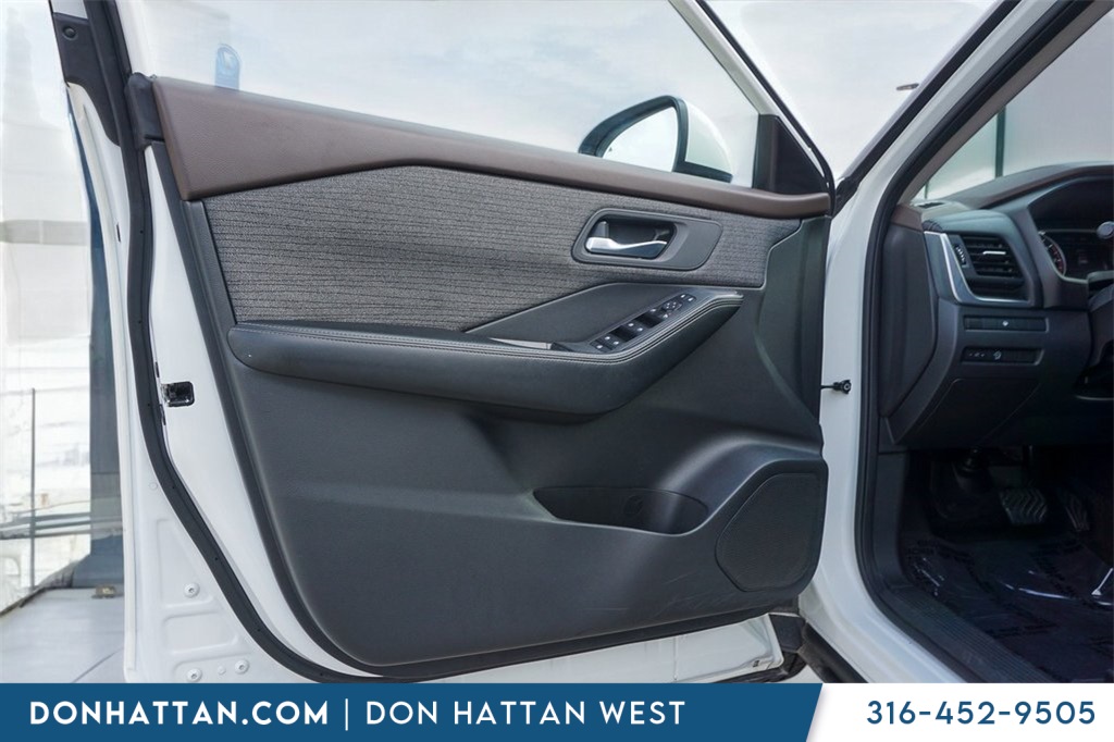 2023 Nissan Rogue SV photo 16