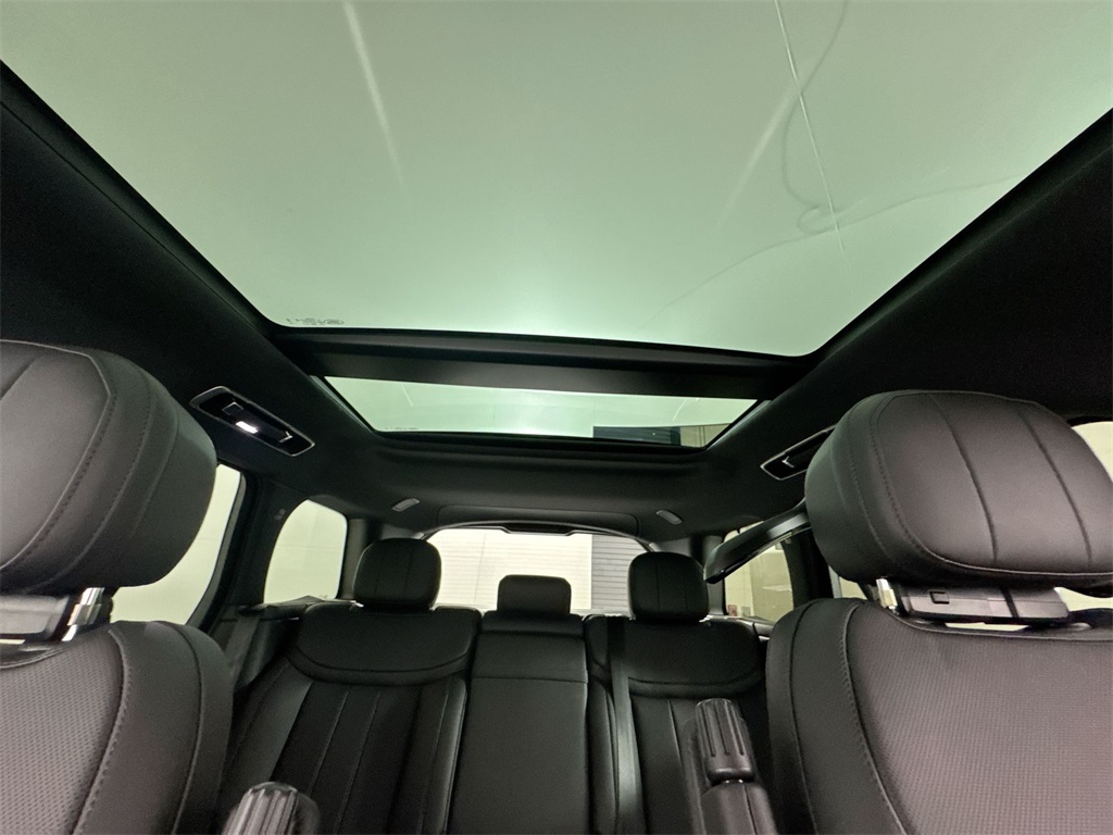 2025 Land Rover Range Rover SE photo 19